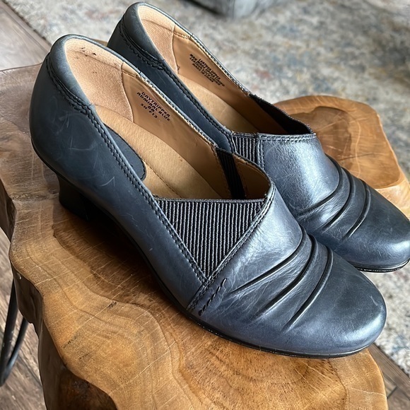 Earth Daytripper Ankle Bootie 8 - Picture 2 of 12